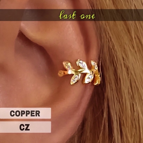 Jewelry - ⚜️[𝟯/$𝟭𝟴]⚜️CZ Gold Leaf Cuff Earring NEW